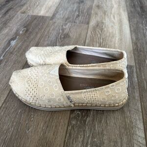 Women’s Used and well worn Bob’s slip on flats, size 6.5